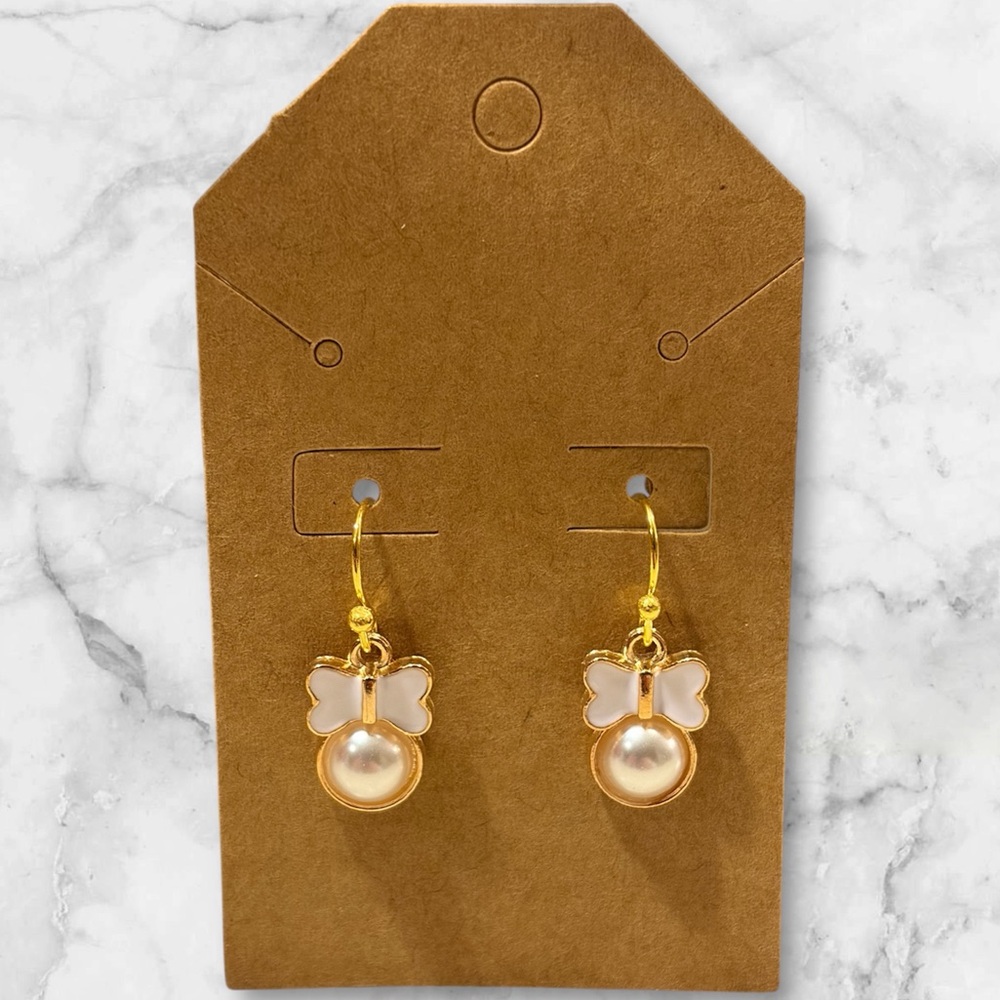 Elegant Gold and Pearl Fashion Earrings